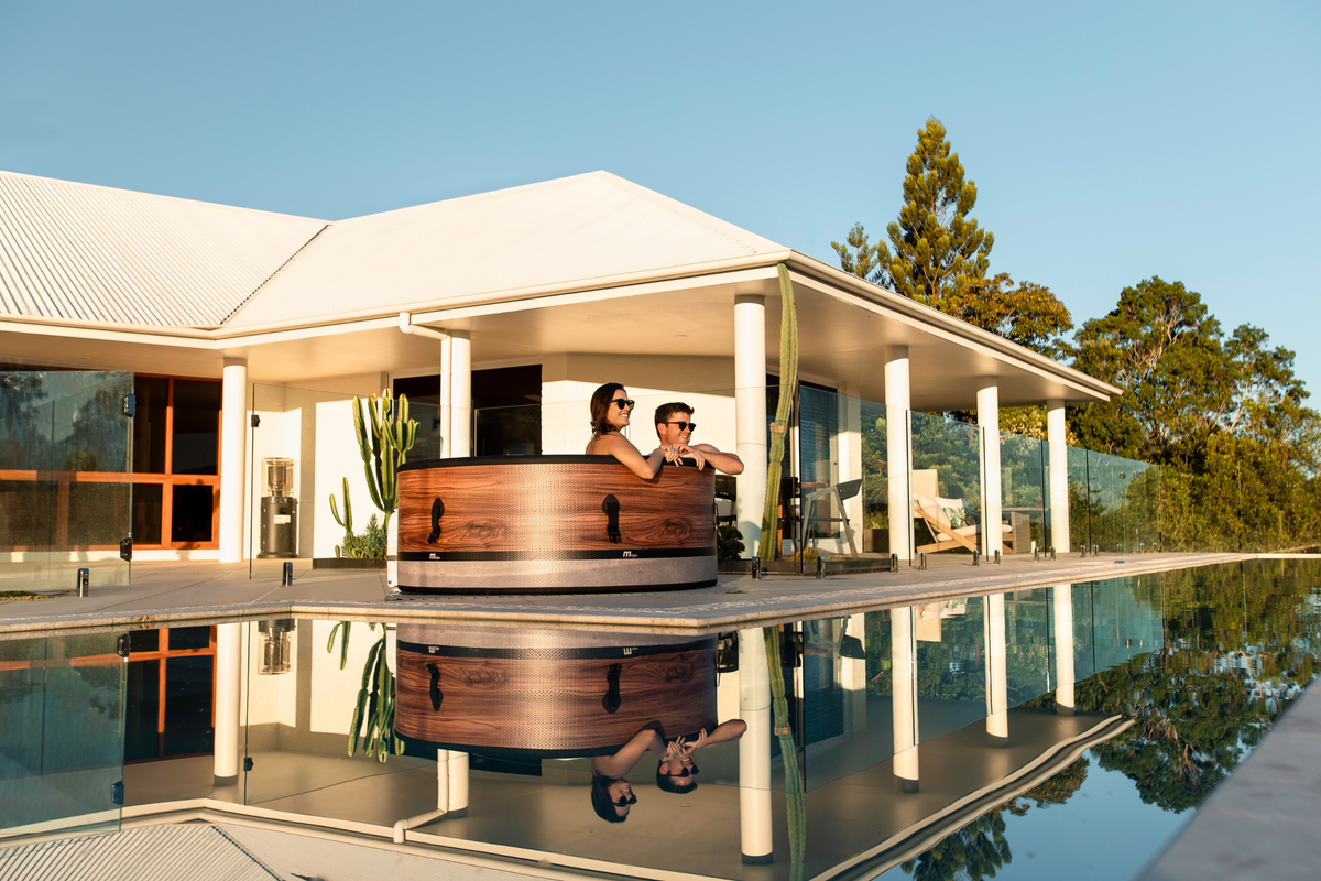 MSpa Duet Verto Inflatable Hot Tub | 6-Person | 138 Air Jets | 245-Gallon Capacity