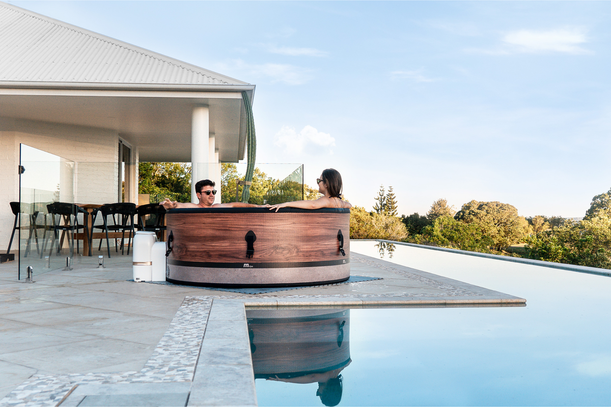 MSpa Duet Verto Inflatable Hot Tub | 6-Person | 138 Air Jets | 245-Gallon Capacity